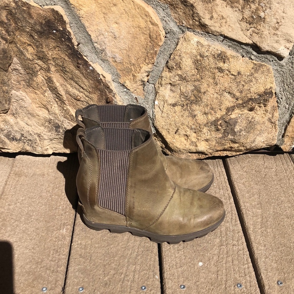 Used Sorel wedges boots